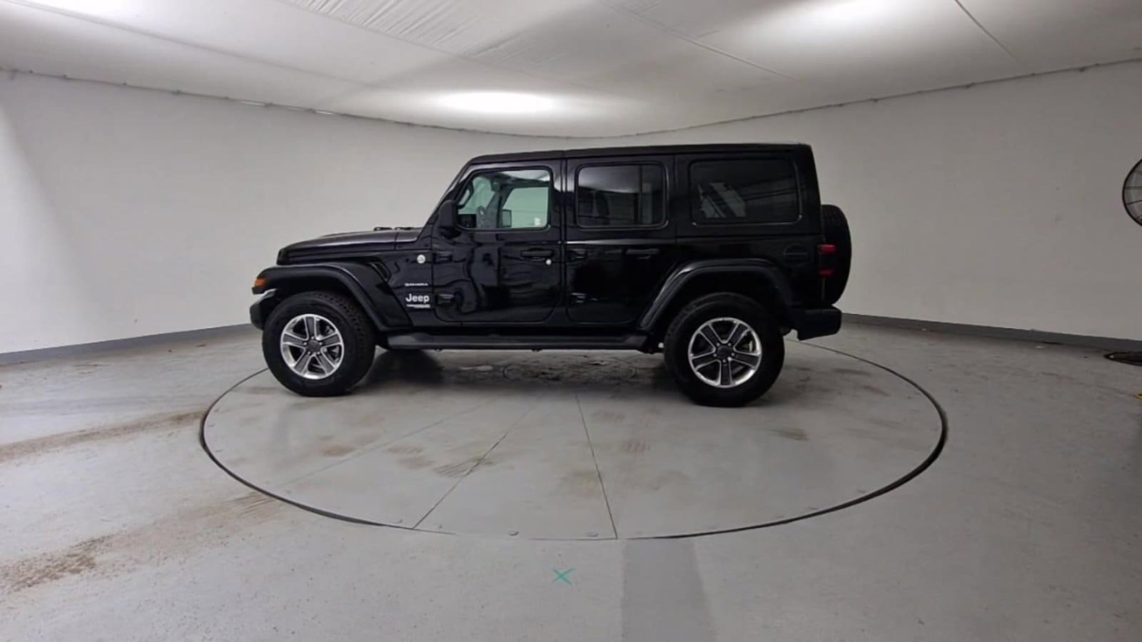 2022 Jeep Wrangler Unlimited Sahara's photo