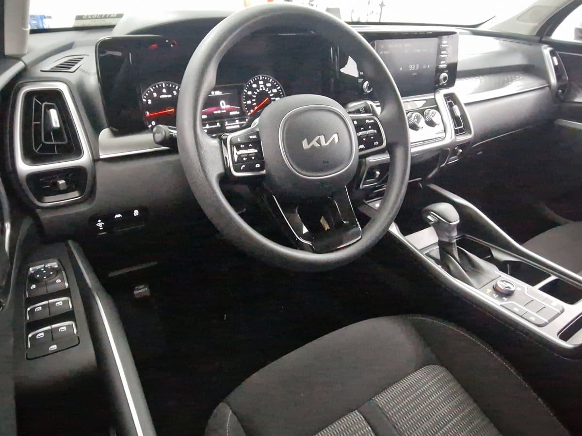 2022 Kia Sorento LX's photo