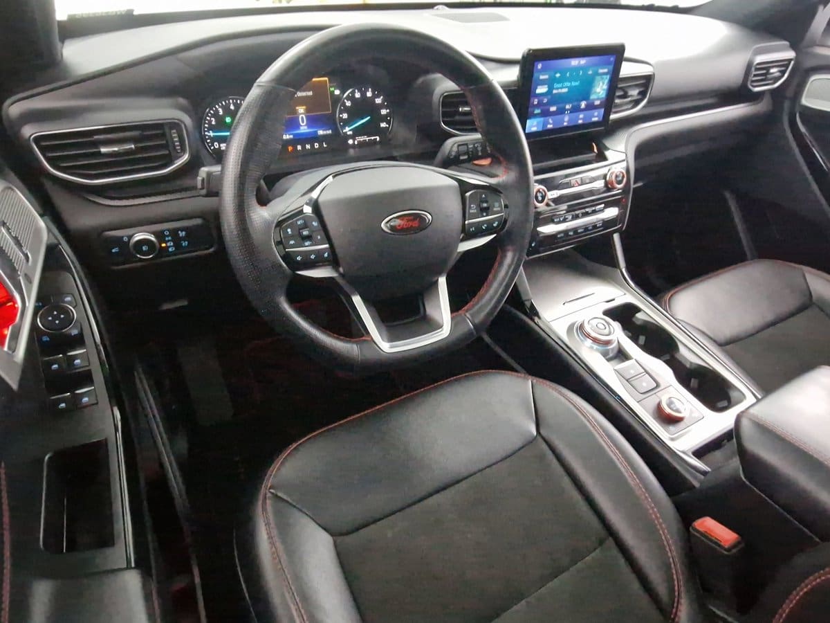 2022 Ford Explorer ST-LINE's photo